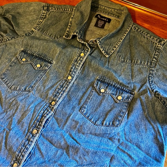 Denim & Co. 1X Snap Button Denim Top Short Sleeve - Picture 7 of 8